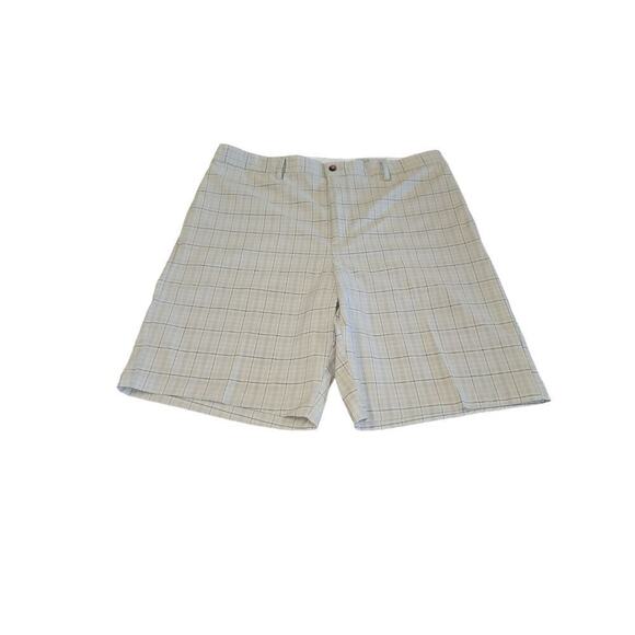 Greg Norman Men's Beige Golf Shorts Sz 40 - Picture 1 of 5